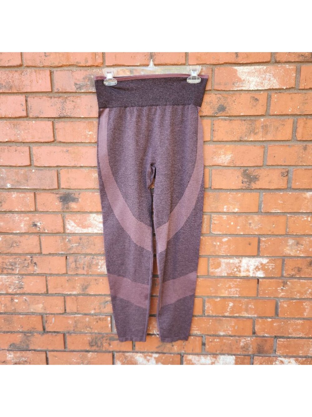 Seamless Leggings Burgundy Ladies Size Large Like New PINK VICTORIA SECRETS